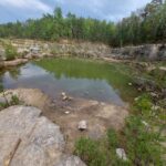 Fahr mal hin und lauf mal rum: Der sagenumwobene und schwer zu findende Steinbruch bei Burgpreppach – VIELE FOTOS!