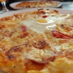 Fahr mal hin und kehr mal ein: Die außergewöhnliche Pizza im Sportheim des FC Wasserlosen