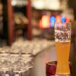 Die Polizei Ebern sucht Zeugen: 18-Jähriger schlägt Kontrahenten mit Weizenbierglas ins Gesicht –