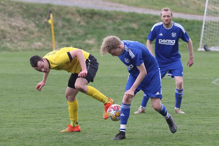 Bitter für den Verlierer: Wollbach führt vor der Rekordkulisse schon 2:0, steigt aber doch nicht auf