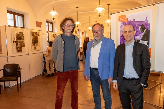 Hermann Hesse, Leben und Werk, Hesse in Würzburg, Illustrationen“: Ausstellung im Oberen Foyer des Rathauses eröffnet