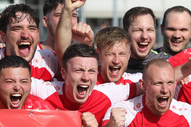 Die „Nullachter“ steigen auf: Der Triumph der Zeiler Käppelesbergrunners, Derbypfuscher und Pilsvernichter – MIT VIELEN FOTOS & FILM!