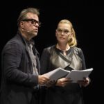 „Keiner hat gesagt, dass du ausziehen sollst“: Anna Loos und Jan Josef Liefers kommen nach Bamberg