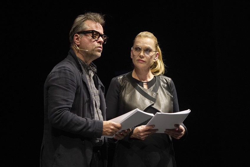 „Keiner hat gesagt, dass du ausziehen sollst“: Anna Loos und Jan Josef Liefers kommen nach Bamberg