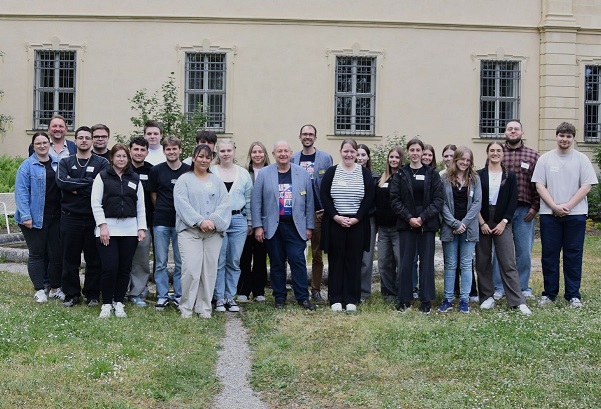 19 Teilnehmende beim Azubi-Tag zum Thema „Hab Mut, steh auf!“