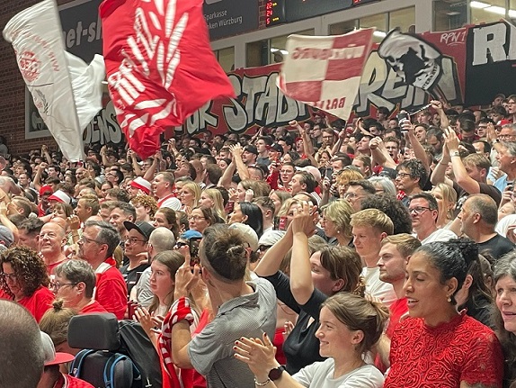 Fitness First Würzburg Baskets gewinnen an Halloween einen Overtime-Thriller