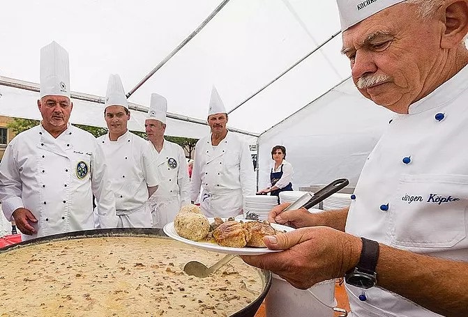 Zum 50. Geburtstag ein letztes Bürgeressen: Der Verein Schweinfurter Köche tischt am 26. Juli zugunsten der Tafel auf