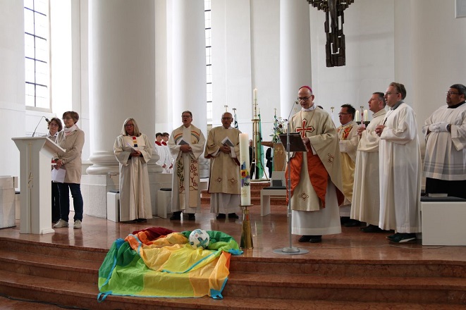 „Sport verbindet Menschen“: Bischof Dr. Franz Jung feiert mit dem Bundestag der DJK in Bad Neustadt Gottesdienst