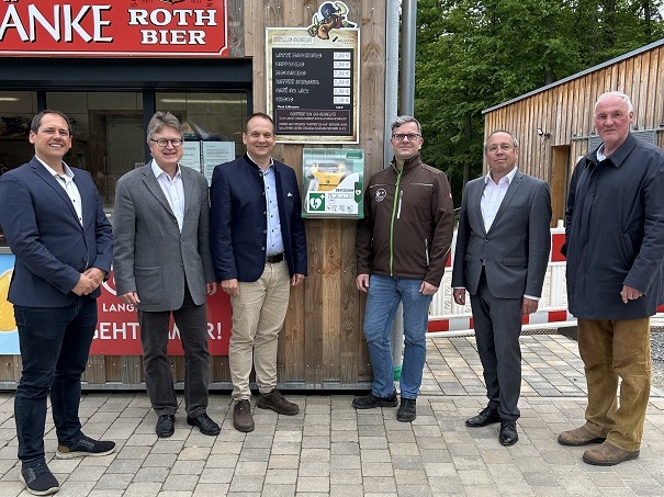 Sponsoring durch „Freunde des Wildparks Schweinfurt e. V.: Automatisierter Externer Defibrillator (AED) im Wildpark
