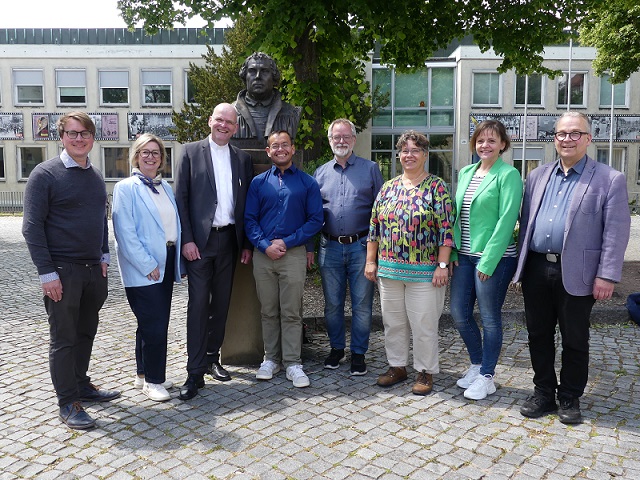 „Transformator sein!“: Die neu gewählte Dekanatssynode des Bezirks Schweinfurt für die Jahre 2025-2031 wurde mit Gottesdienst und Wahlen eröffnet