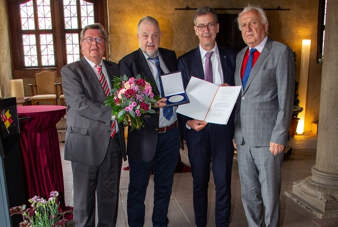 Nicht an Europa zweifeln: Wolfgang O. Hugo mit Ehrenmedaille des Oberbürgermeisters ausgezeichnet