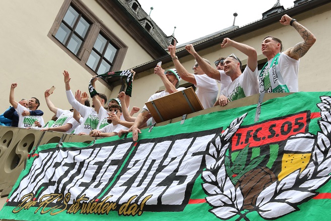 Beim Stadtfest Schweinfurt 2025 steht der Freitag ganz im Zeichen von 120 Jahren FC 05-Schnüdel