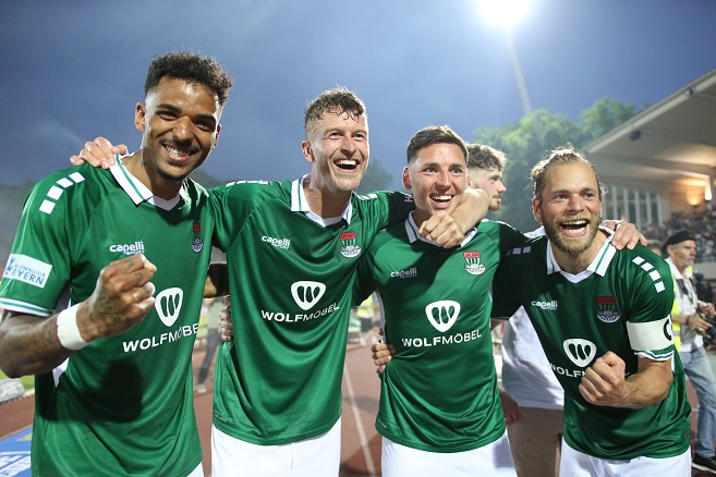 Das passte zum Showdown: Diese Saison war ein Feuerwerk der bald auf Deutschland-Tour gehenden Schweinfurter Meister-Schnüdel – VIELE FOTOS & FILM!