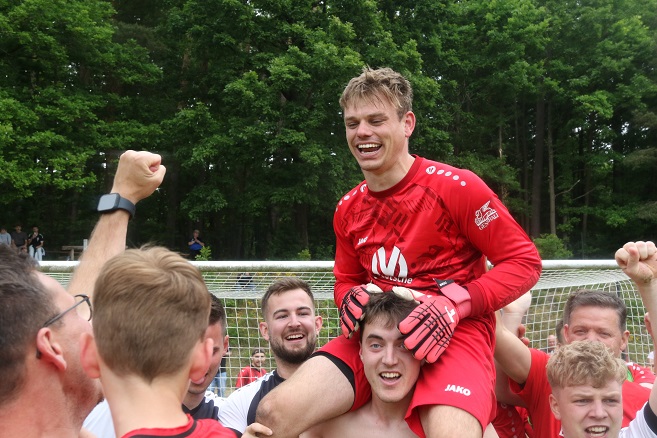 Geroda, Oehrberg, Stralsbach: Drei Orte, ein Team – und nun der große Aufstiegsjubel – VIELE FOTOS & FILM!