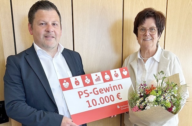 Glücksfall in Werneck: Edeltraud Baumgartl hat 10.000 Euro beim PS-Sparen gewonnen