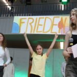 Die Schweinfurter Kindertafel war Bestandteil der Bühnenshow beim Humboldt-Projekt „Kinderrechte“