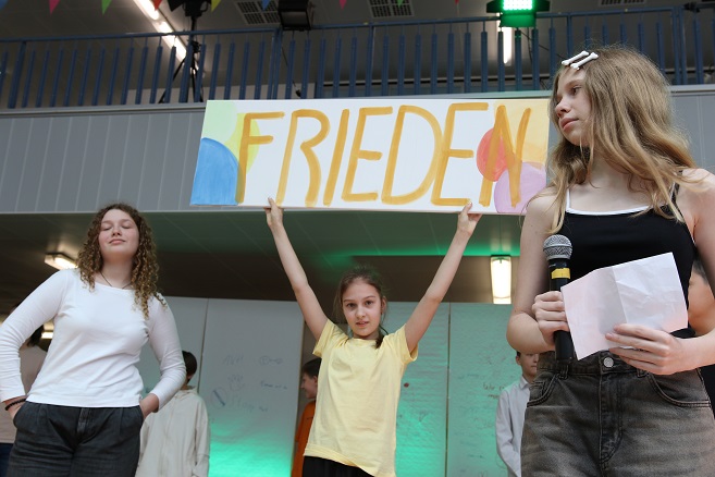 Die Schweinfurter Kindertafel war Bestandteil der Bühnenshow beim Humboldt-Projekt „Kinderrechte“