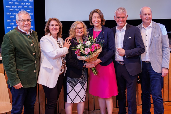 Auf in den Wahlkampf: Die CSU nominierte Gabriele Jakob als Kandidatin für das Schweinfurter Landratsamt