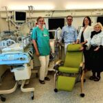Ganz nah am Leben: Das Leopoldina-Krankenhaus erhält einen Känguru-Stuhl für die Kinderintensivstation
