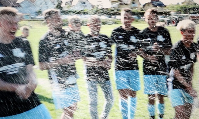 Der nächste Kreisliga-Meister steht fest – aber um die Relegationsplätze gibt´s hier wie da ein Hauen und Stechen