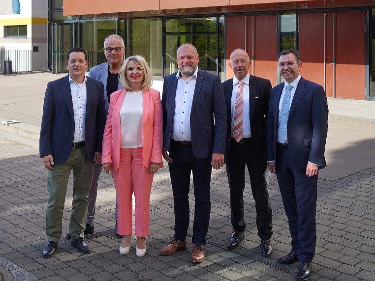 Um die medizinische Versorgung gemeinsam zu sichern: Die Kreistage Kitzingen und Würzburg bringen Klinikfusion auf den Weg