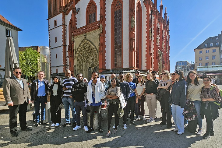 Würzburg von einer anderen Seite kennenlernen: THWS-Studierende besuchen historische Erinnerungsorte