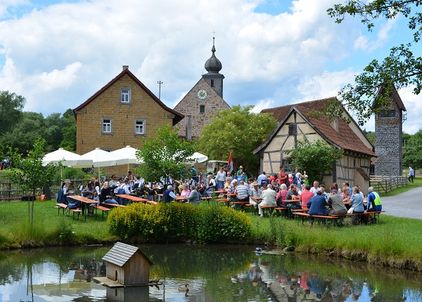 Heute schenken wir aus!: Bieranstich am 1. Juni im Fränkischen Freilandmuseum Fladungen