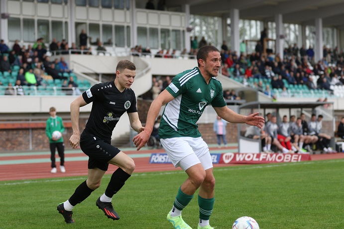 Die Würzburger Kickers verpflichten den Ex-Schnüdel Dominic Schmidt für das zentrale Mittelfeld
