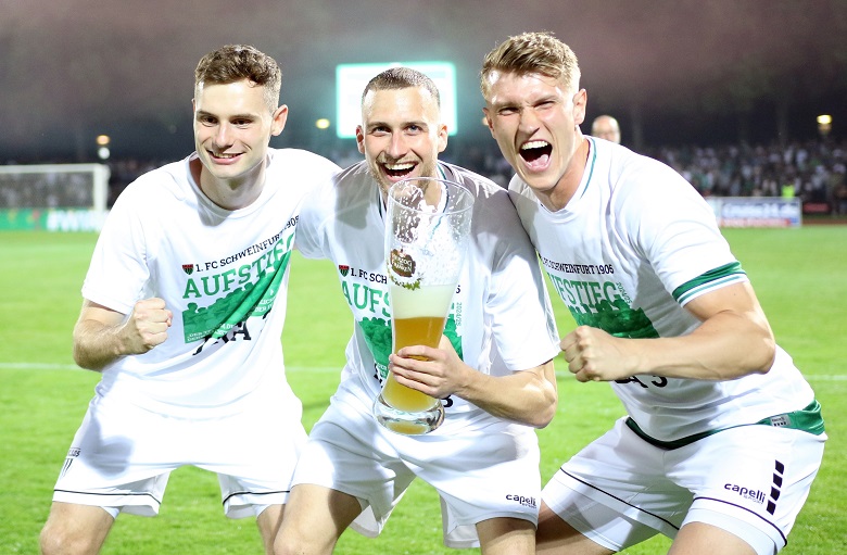 Eine grün-weiße Partynacht: Die Schweinfurter Schnüdel sind Meister und steigen in die 3. Liga auf