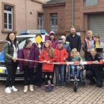Wie sieht ein Streifenwagen von Innen aus? Besuch der St. Nikolaus-Schule bei der Polizei