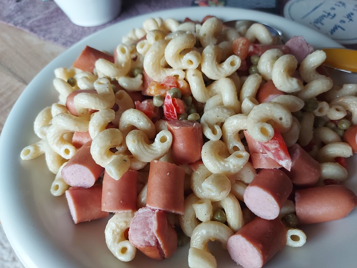 Bleib´ daheim und ess´ zuhaus´: Ganz viele Geschmackspunkte für den Nudelsalat mit Bockwürstchen