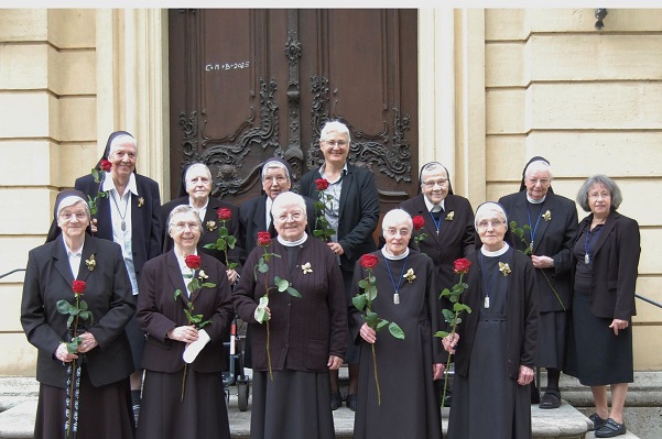 Zum Segen für viele geworden: Zehn Oberzeller Franziskanerinnen feiern Eisernes, Diamantenes oder Gnadenvolles Professjubiläum