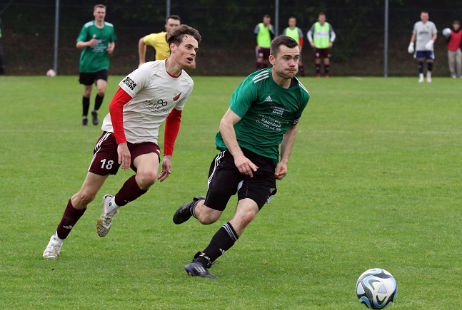 Ostheims Kapitän Jan Baumbach gelingt im großen Rhön-Derby das Siegtor in Nordheim