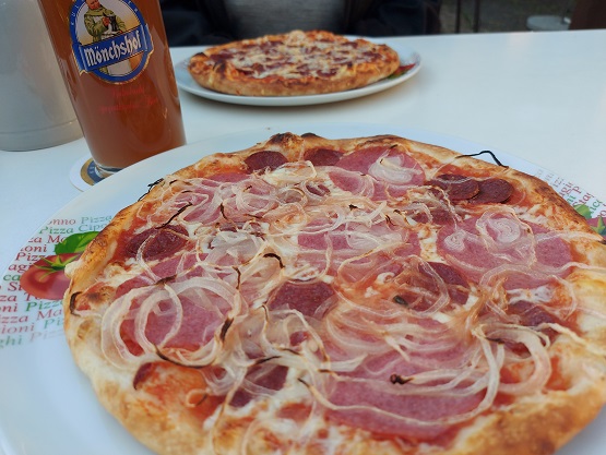 Fahr mal hin und kehr mal ein: Die Pizza-Oase in Pfändhausen mit einem der schönsten Biergärten der Region