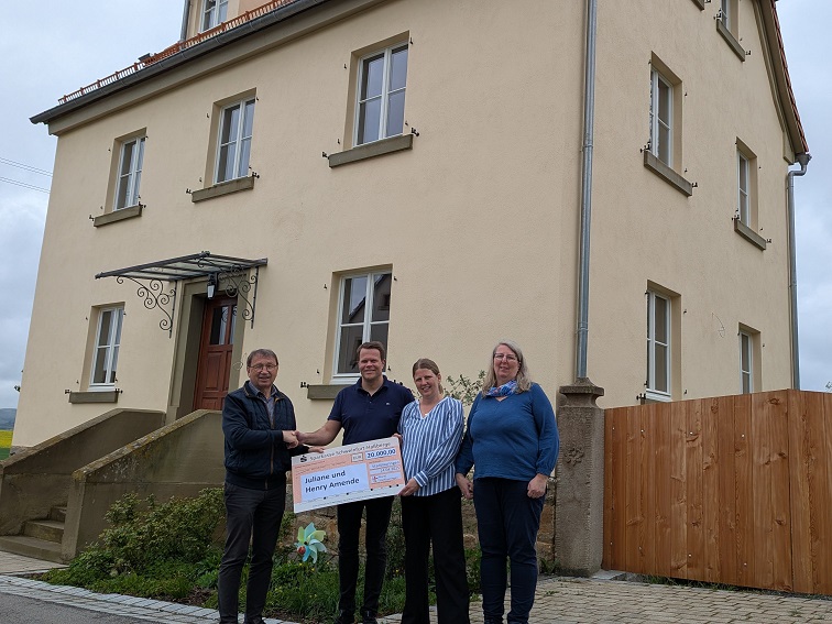 Vom Pfarrhaus zum modernen Wohnhaus. Förderung von privater Haussanierung im Ortskern von Fuchsstadt