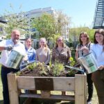 Pflanzaktion im Landratsamt: Nachwuchskräfte setzen ein Zeichen für gemeinsames Wachsen und Entfalten