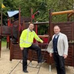 Der Bauhof sanierte das Spielgerät: Das Piratenschiff am Grafenrheinfelder Badesee glänzt wie neu