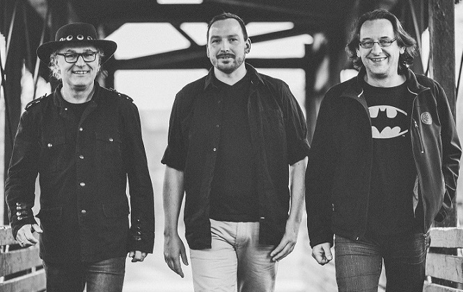 Mit Hut und Batman-T-Shirt: Konzert mit „Three 4 Fun“ in den Geldersheimer Gaden