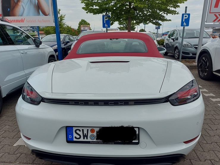 Spitze Zungen: Karl-Heinz Porsche parkt, wo er will!