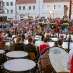 „Rock me Amadeus“ in Volkach: Pfingstserenade des Symphonischen Blasorchesters mit Klassik, Crossover und Heino