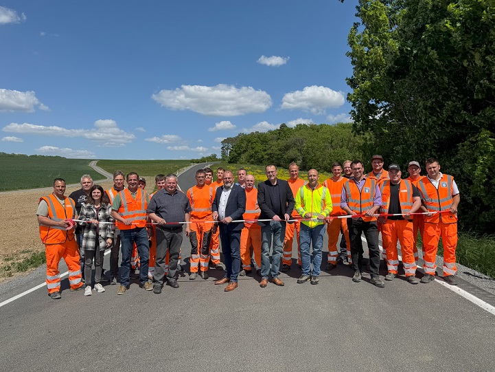 Mehr Verkehrssicherheit und Fahrkomfort: Erfolgreiche Sanierung der Kreisstraße WÜ 49 bei Eichelsee