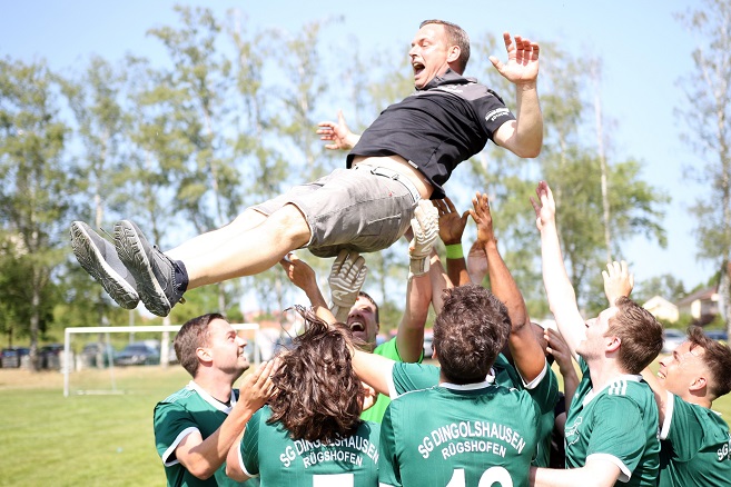 Meisterschaften, Aufstiege, endlose Spritzerei: Das Tagebuch des absoluten Relegations-Wahnsinns 2023