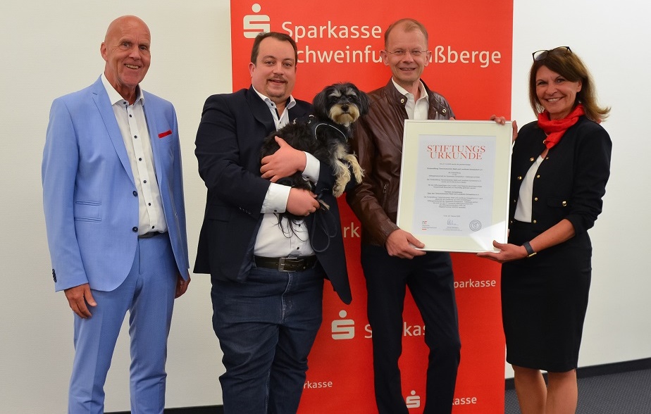 Die Sparkasse Schweinfurt-Haßberge unterstützt die Gründung einer Förderstiftung für den Tierschutzverein Stadt und Landkreis Schweinfurt e.V.