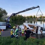 Ein nicht alltäglicher Unfall: Wohnmobil rollt von der Fähre und wird anschließend gerammt