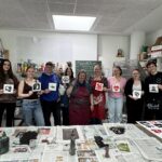 Kreative Experimente: Projekt „Kunst setzt Zeichen“ mit Jannina Hector fasziniert Haßfurter Gymnasiasten