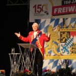 Grandioser Auftritt mit wort(irr)witzigem Feuerwe(h)rk: Kabarettist Wolfgang Krebs in Schwarzach am Main und nicht am „Golf of Bovorio“