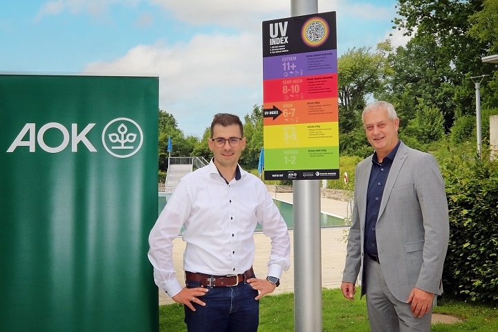 SILVANA Sport- und Freizeitbad unterstützt mit UV-Index-Tafel Badegäste bei sicherem Sonnengenuss