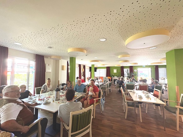 Kaffee, Kuchen und Gemeinschaft: Ein schöner Nachmittag in der Tagespflege am Sonnenteller