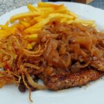 Essen wie Gott in Franken: Die Gaststätte im Schonunger Alban-Park mit sauren Nieren und Zwiebelsteak