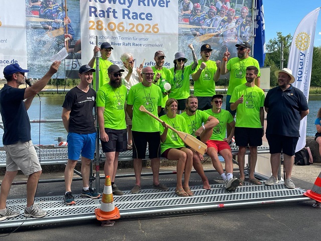 So war das „13. Rotarian Rowdy River Raft Race“- Schlauchbootrennen für Firmen, Vereine und Verrückte